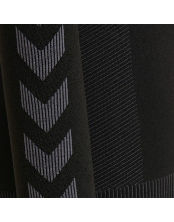 HUMMEL FIRST SEAMLESS JERSEY L/S K / Nahtlose Verarbeitung und körperbetontes Design